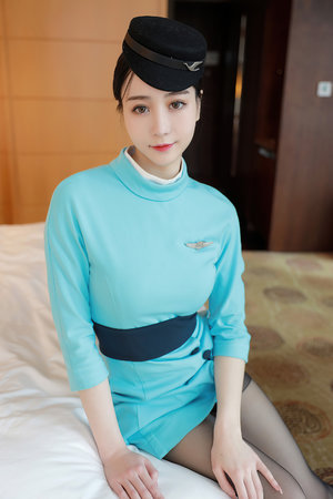 汤芳两腿分开图